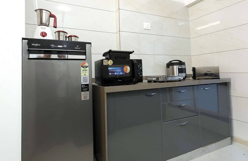 Andheri East Apartment | Premium 1 BHK SUITE (Gagal Home)