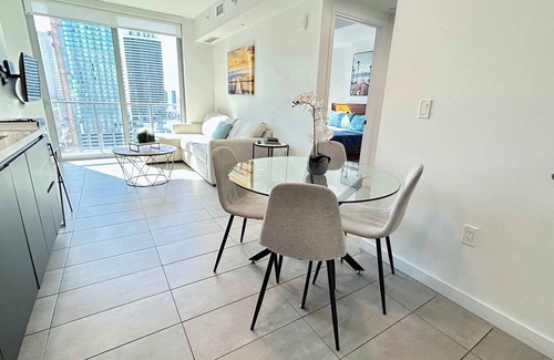 Downtown Miami Condo | Premium 1BR Apartment | Skyline Views | Gym + Pool | Professionally Managed
