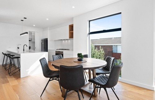 Edithvale House | Premium 3-Bed Terrace Near Beach with Ocean Views