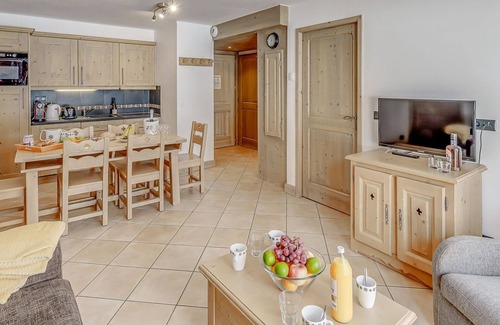 Les Almes Apartment | Premium 3-Room Apartment for 6 in Tignes - Balcony, Ski-in/Ski-out, Parking