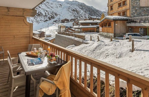 Les Almes Apartment | Premium 3-Room Apartment for 6 in Tignes - Balcony, Ski-in/Ski-out, Parking