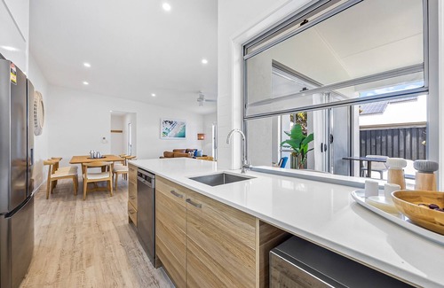 Peregian Beach House | Premium 4-Bed Coastal Escape with BBQ and Pool