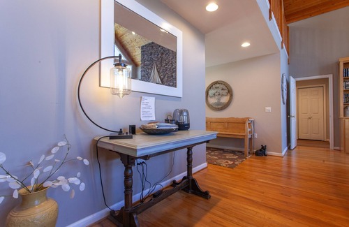 Topton House | Premium 5 Bedroom 4 kings/6 Twins LAKE FRONT Home.BOOK JUNE PROMO DEALS NOW!