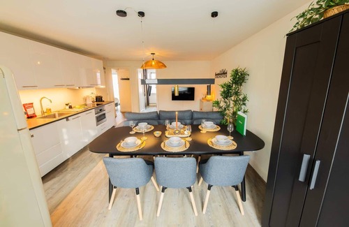 Stratum Apartment | Premium 70m2 Two-Bedroom Apartment - SD23H