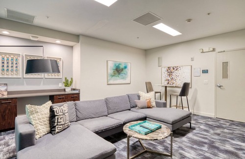 Commonwealth Apartment | Premium Allston 1BR w/ Gym & W/D, nr Griggs T, by Blueground