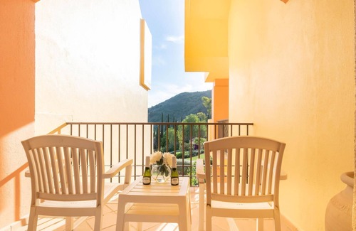 Benahavis Apartment | Premium apartment in Benahavis with balcony