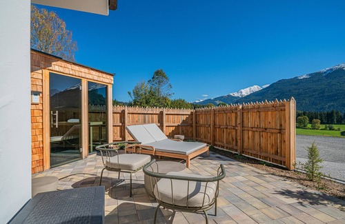 Schonbach Ski Chalet | Premium combination with gondola view and sauna