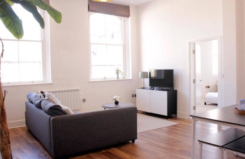 Leicester City Centre Apartment | Premium City Centre Stay - Families/Groups, free travel cot, Smart Tv&Netflix