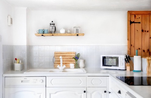 Hartland Cottage | Premium Cottage with Sea View Wistaria Cottage at Downe Cottages