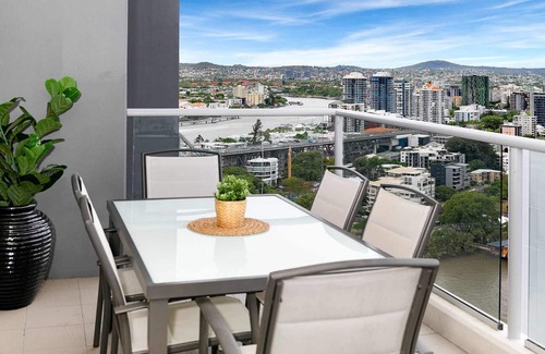 Brisbane Central Business District Apartment | Premium Family Apartment|Amazing City & River Views