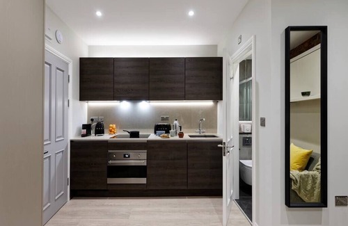 Queen's Gate Condo | Premium location studio in area Kensington.