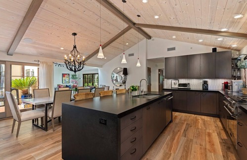 Montecito House | Premium Location Heated Pool & Hot Tub walk to Lower Village