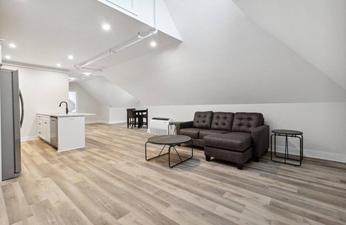 Muskegon House | Premium Modern Victorian Unit 5 1 bed 1 bath, Premium Modern Victorian Unit 5 1 bed 1 bath