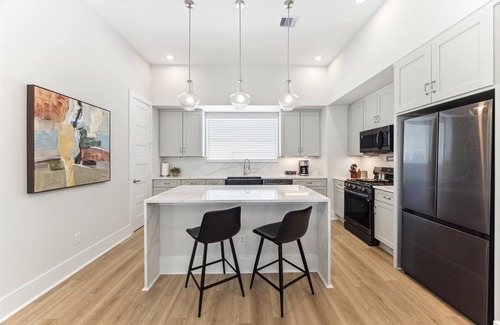 Spring Branch Central House | Premium New Construction 3-bedroom - 15 Min to Downtown