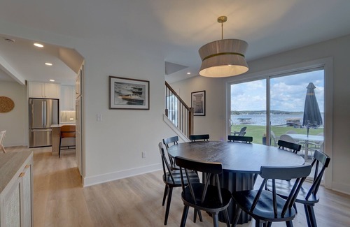 Pewaukee House | Premium Pewaukee Lakefront Home