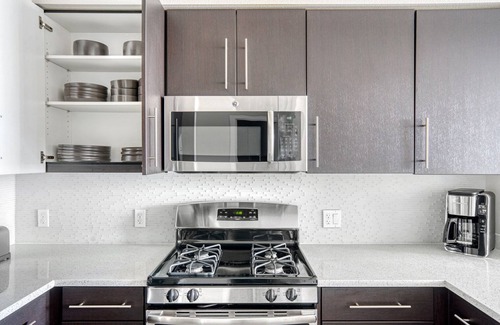 Centennial Apartment | Premium Redwood City 1BR w/Gym, Parking, walk to Caltrain, by Blueground