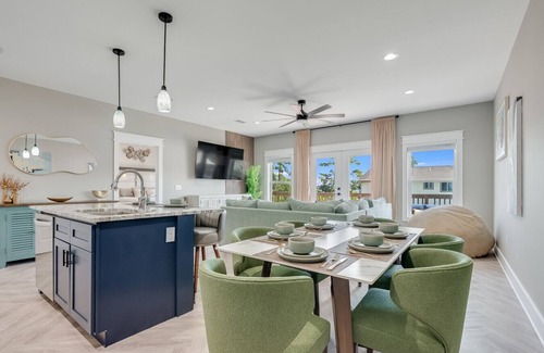 Upper Grand Lagoon Apartment | Premium Retreat w/Pickleball Court