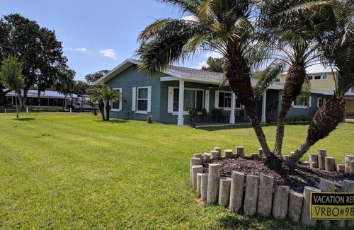 Homosassa House | Premium river and canal front home with water on 3 sides and beautiful views.