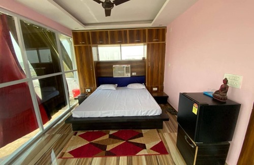 Allahabad Hotel | Premium room with WiFi and AC in wonderful Prayagraj