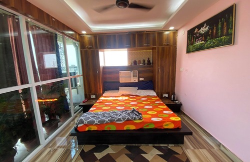 Allahabad Hotel | Premium room with WiFi and AC in wonderful Prayagraj