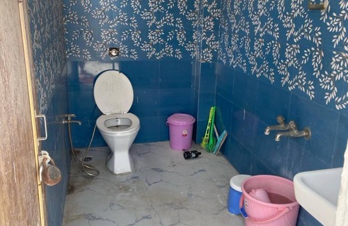 Allahabad Hotel | Premium room with WiFi and AC in wonderful Prayagraj