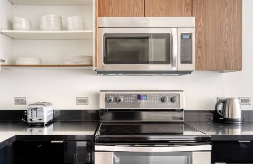 The Villas Apartment | Premium Santana Row 1BR w/Gym & Pool, 10 mins to Google, by Blueground