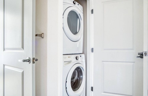 Uptown Apartment | Premium Uptown 1BR w/ W/D, Gym & Pool, walk to RiNo bars, by Blueground
