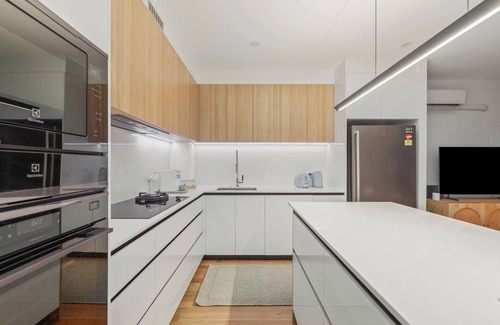 Darlinghurst Apartment | Press Play Stylish Base in Darlinghurst Dining Hub