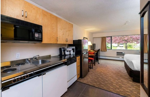 Quesnel Hotel | Prestige Riverside Lodge