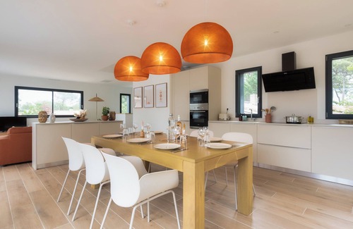 Lacanau-Ocean Villa | Prestigious Sunset 1&2 Villas, 2 heated swimming pools, sea view,16 pers