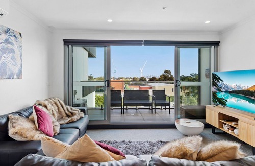 Preston Apartment | Preston 2 Bedroom Charm Near Markets and Shops