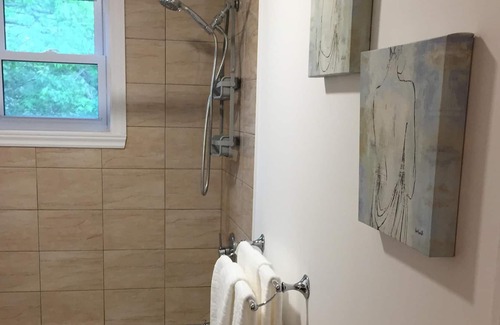 Greenfield Park Apartment | Pretty 4 1/2, 10 minutes from Montreal