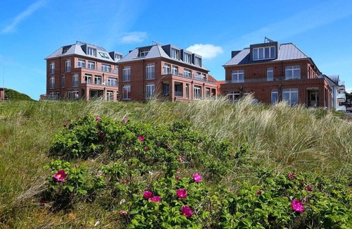 Horum Apartment | Pretty apartment with sunny balcony in south-east location - only 100 m to the beach