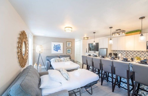 North Beach Apartment | Pretty APT 1BDR 6min walk Miami Beach Pool Kitchen