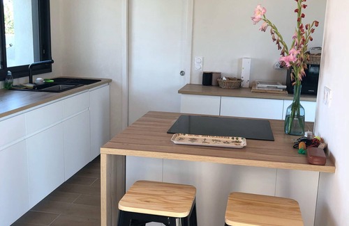 Noirmoutier-en-l'Ile House | Pretty black house on one level - 300m beach and shops.