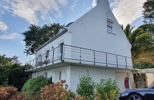 Roscanvel Villa | Pretty Breton Villa, Spectacular Sea Views, 2 minute walk from beach