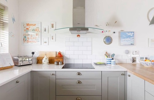 Bosham House | Pretty Coastal Home in Bosham, Close to Water