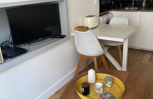 Hopital Saint-Louis Apartment | Pretty cocoon canal St Martin