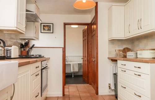 Hay on Wye Cottage | Pretty cottage, perfect readers' retreat in centre of Hay, parking & fast wifi