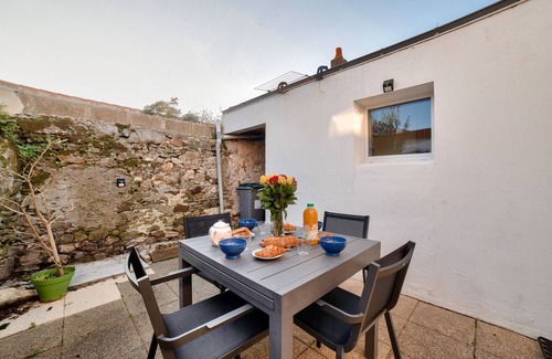 Noirmoutier-en-l'Ile Ski Chalet | Pretty house with courtyard for 5 people