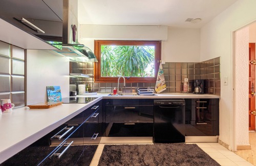 Le Mourillon House | Pretty house close to the beach, swimming pool/tennis