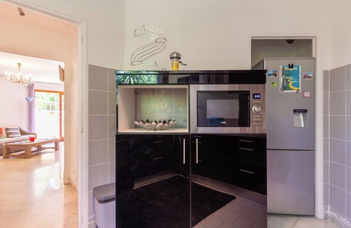 Le Mourillon House | Pretty house close to the beach, swimming pool/tennis