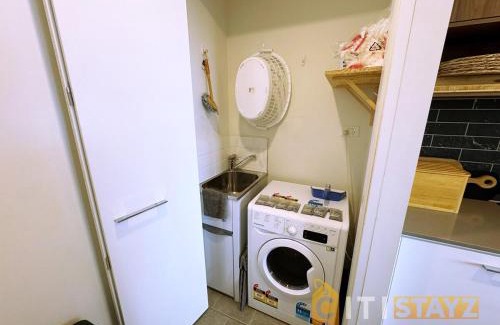 Phillip Apartment | Pretty in Phillip - 2bd 2bth 2Car Apt