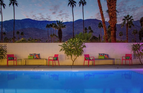 Canyon Corridor House | Pretty in Pink at Indian Canyons