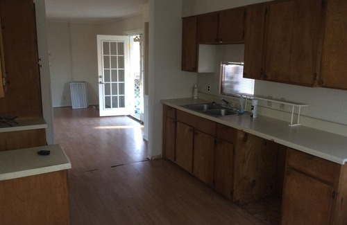 West Livingston House | Pretty Lakehouse for a Great, Inexpensive Getaway!