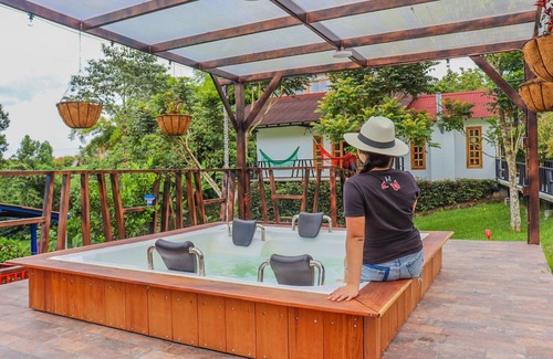 Filandia Cabin | Pretty Modern Cabin at the Tourist Area. MILAGROS