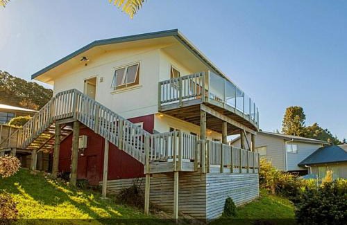 Tairua House | Pretty on Paku, Tairua - Cottage