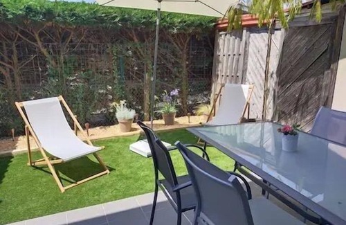 Gujan-Mestras House | Pretty, peaceful house with small garden and parking space