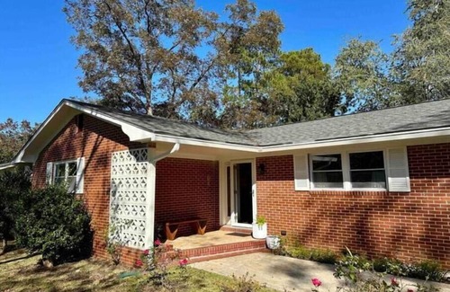 Perry House | Pretty Perry Home for Mid to Long Term Stays
