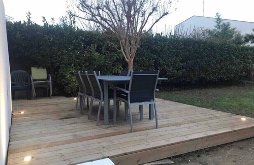 Jard-sur-Mer House | Pretty renovated house on the seafront